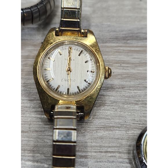 LOT OF 13 VINTAGE LADIES Timex WRIST WATCHES PARTS REPAIR Untested - Picture 3 of 14